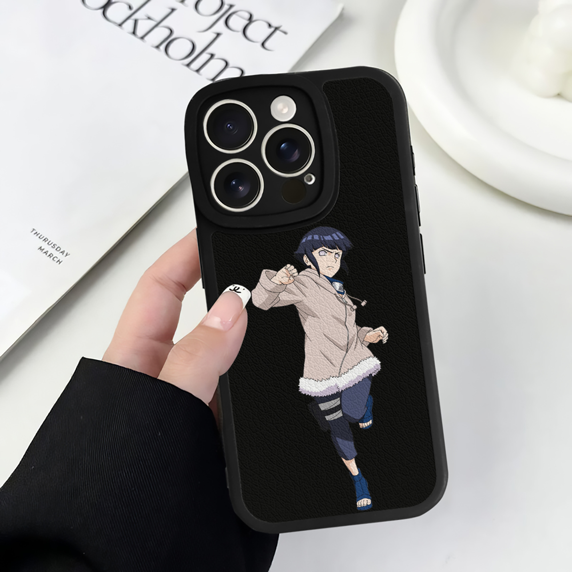 （画像用） NARUTO -ナルト- 日向ヒナタ Hyūga Hinata 【iPhone 16シリーズ対応】シリコンスマホケース（レザー調） 材質：シリコン